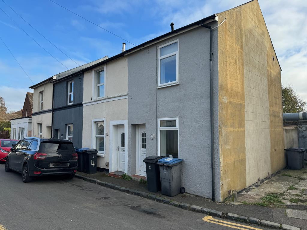 Lot: 20 - TWO-BEDROOM END-TERRACE HOUSE FOR IMPROVEMENT - General view of terrace